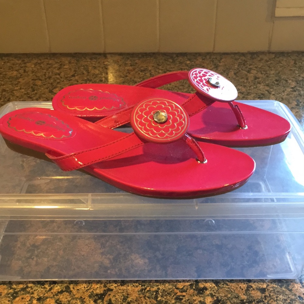 Women’s Lindsay Phillips flip flops size 6.